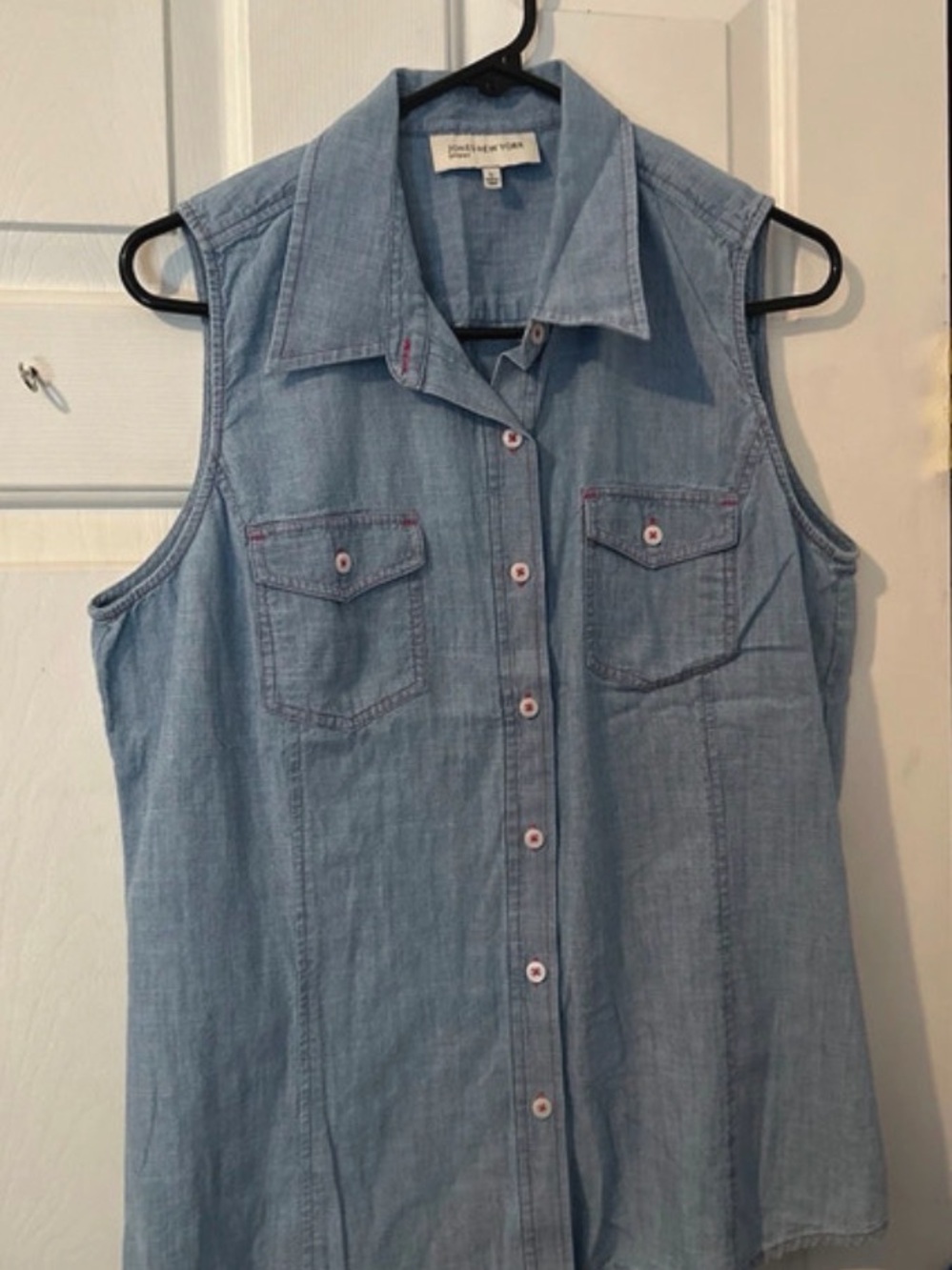 Jones New York Light Blue Sleeveless Chambray Button-Front Shirt